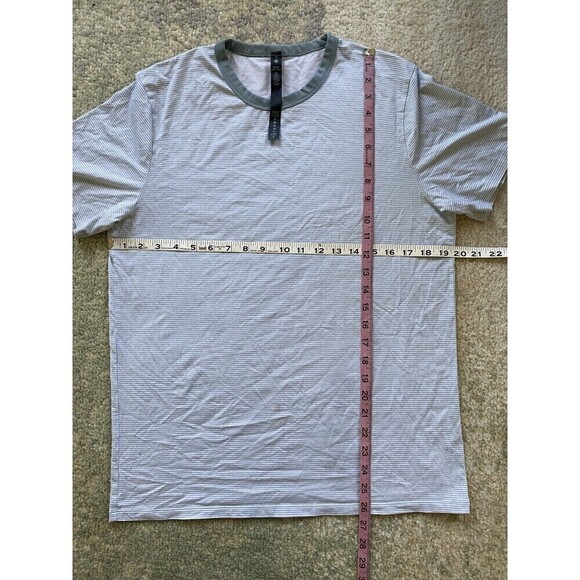 Mens Lululemon T-Shirt Tee Size Medium White & Blue Stripes - Picture 3 of 6